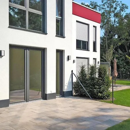 Doppelhaushaelften, Semesterbostad