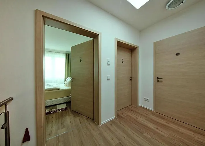 Doppelhaushaelften, Semesterbostad